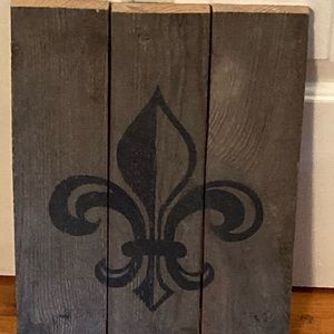 Moving Sale - Price Reduced - Fleur de Lis weathered pallet wall decor